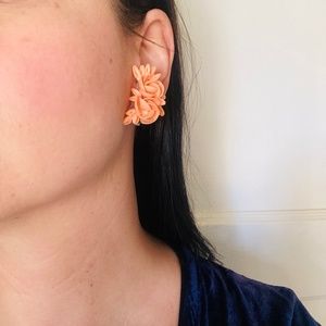Vintage Painted Shell Cluster Clip On Earrings Coral Orange Big Beachy 1.5”